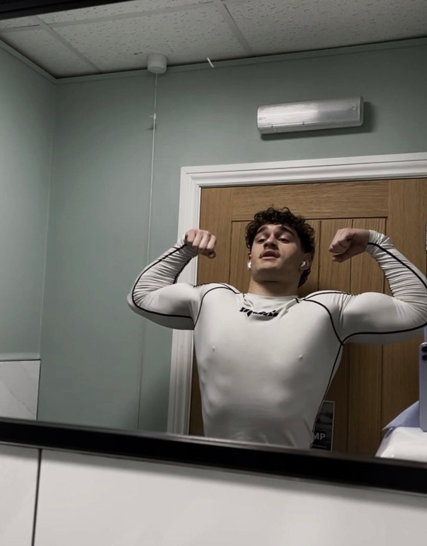 WHITE LONG SLEEVE COMPRESSION - MUSOKA